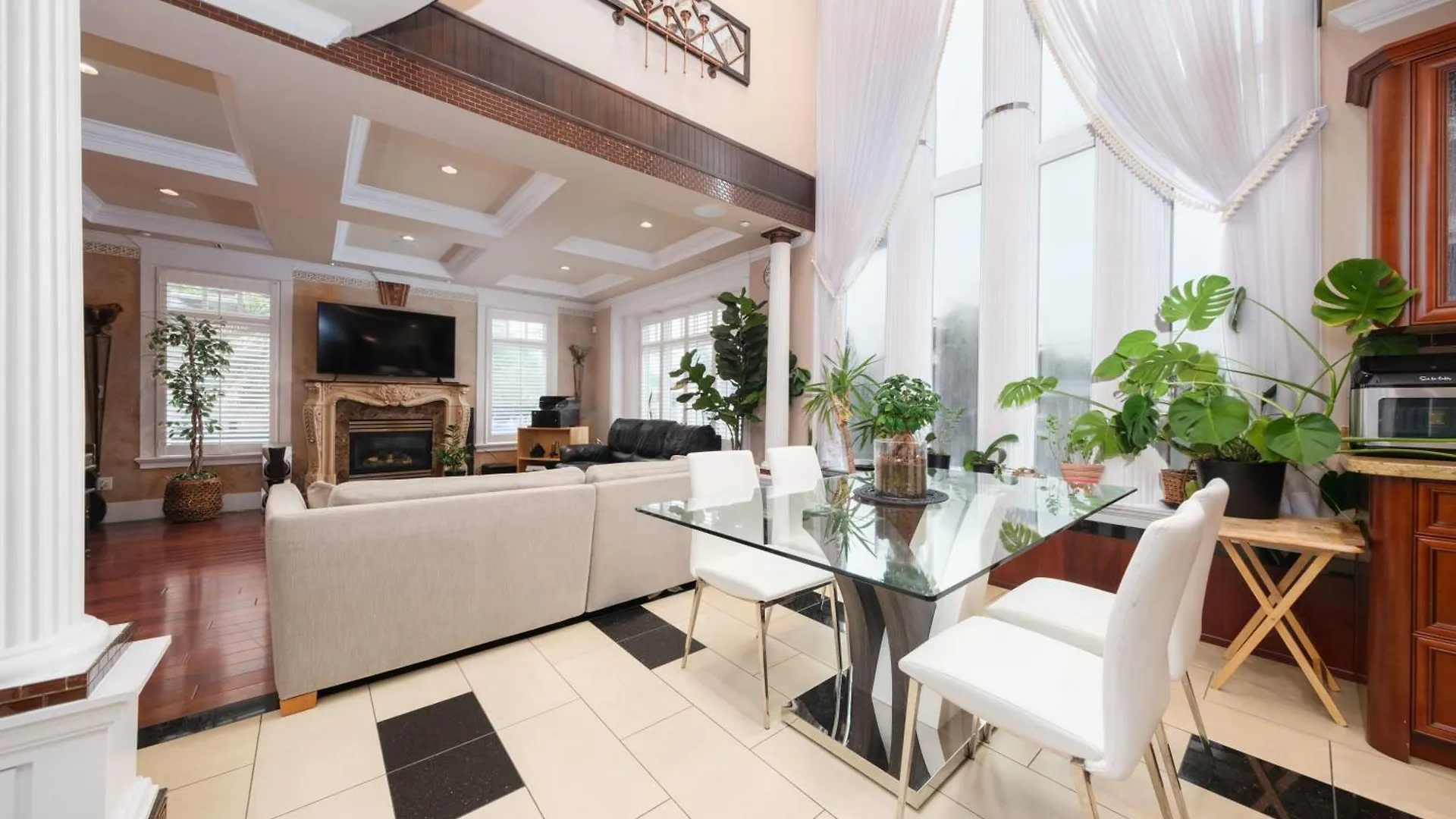 Deluxe Double Room With Private Washroom In Family Villa Vancouver 0*,