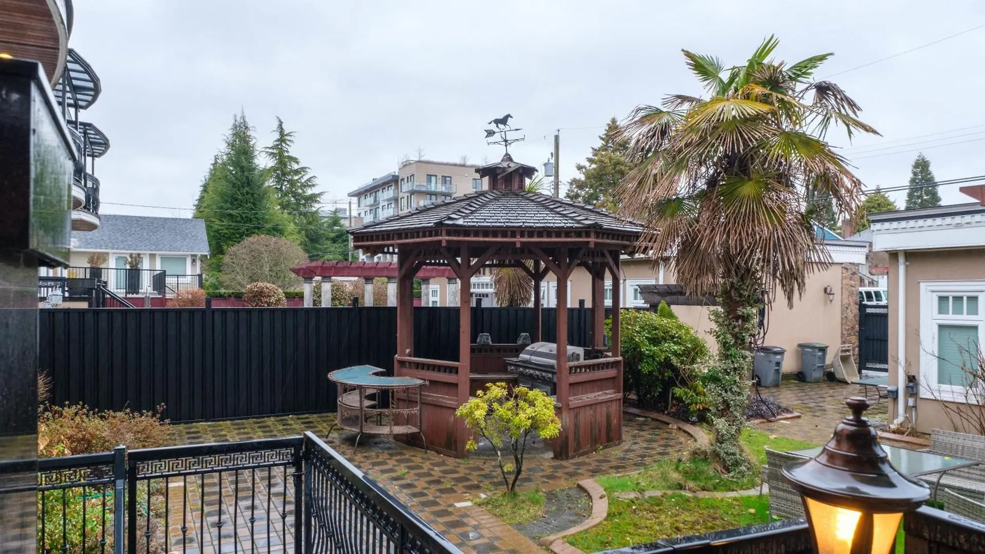 Deluxe Double Room With Private Washroom In Family Villa Vancouver Holiday home