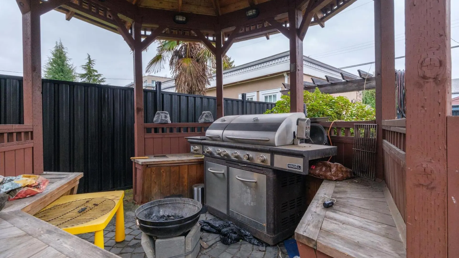 Deluxe Double Room With Private Washroom In Family Villa Vancouver