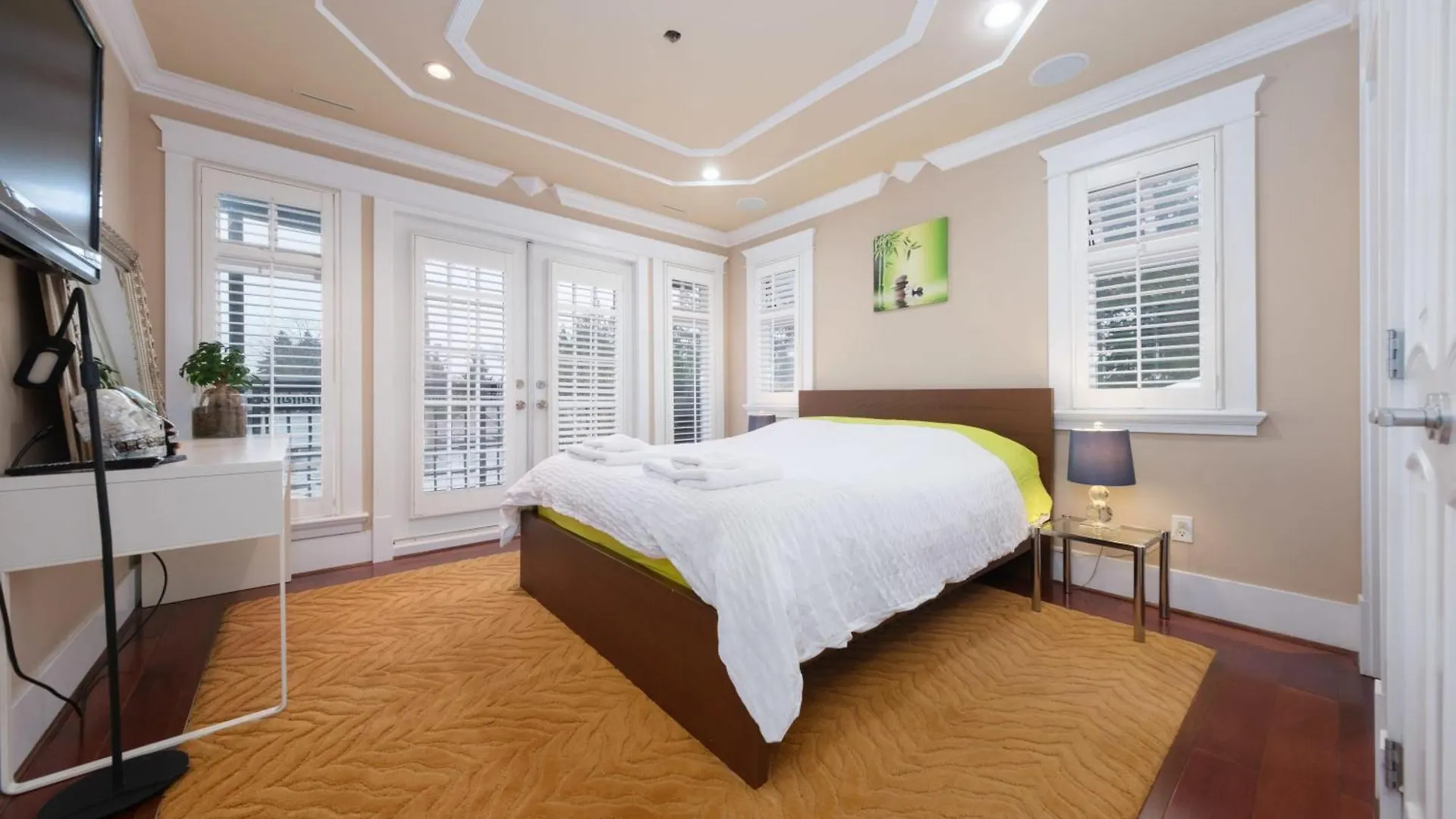 Deluxe Double Room With Private Washroom In Family Villa Vancouver