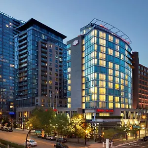 Hampton & Suites, By Hilton - Downtown Hotel